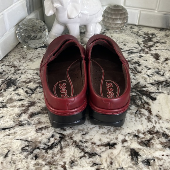 Klogs Women’s Slip Ons in Red collar is cranberry smooth size 8 style is  Cara - Picture 4 of 6